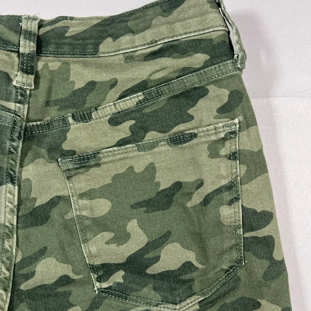 Universal Thread Shorts Womens 8X29 Multicolor Camouflage Midi High Rise Raw Hem